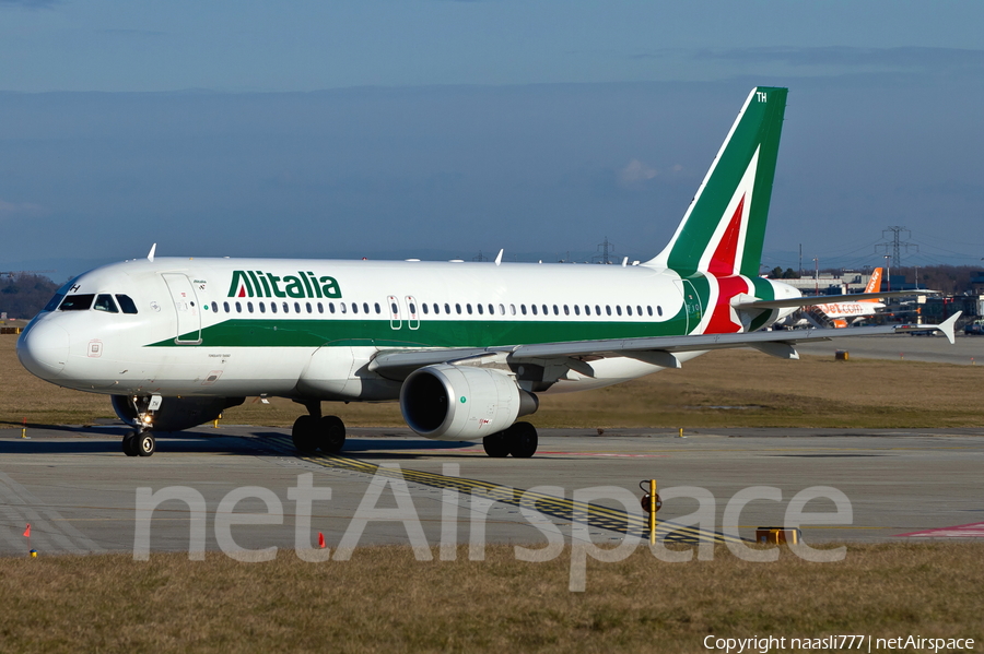 Alitalia Airbus A320-216 (EI-DTH) | Photo 13312