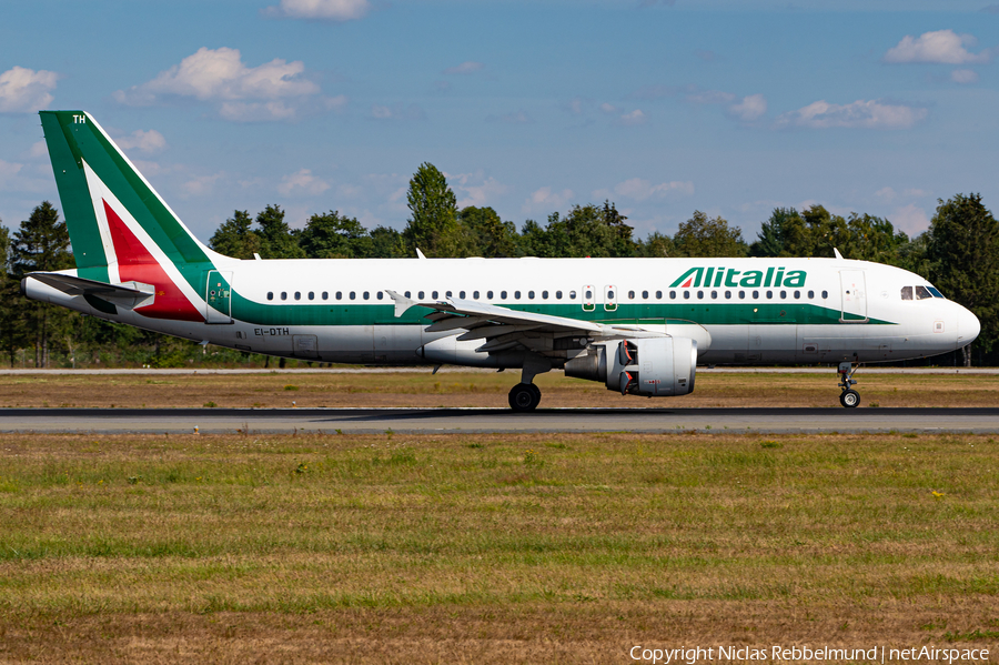 Alitalia Airbus A320-216 (EI-DTH) | Photo 524694