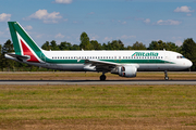 Alitalia Airbus A320-216 (EI-DTH) at  Hamburg - Fuhlsbuettel (Helmut Schmidt), Germany