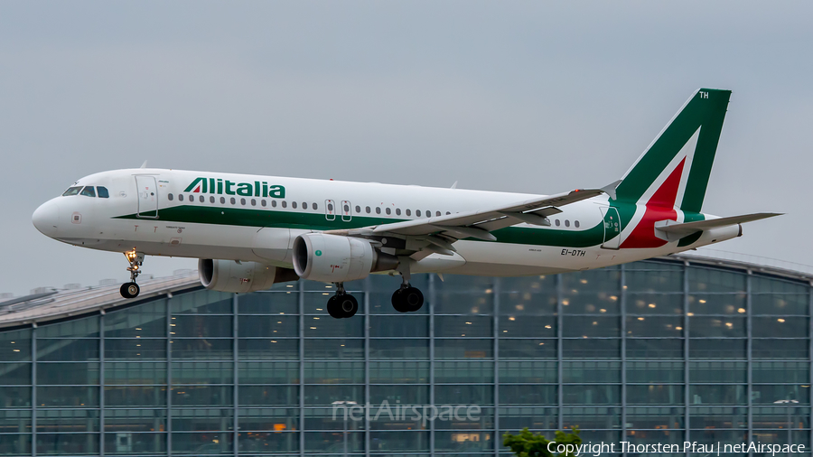 Alitalia Airbus A320-216 (EI-DTH) | Photo 437104