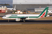 Alitalia Airbus A320-216 (EI-DTH) at  Lisbon - Portela, Portugal