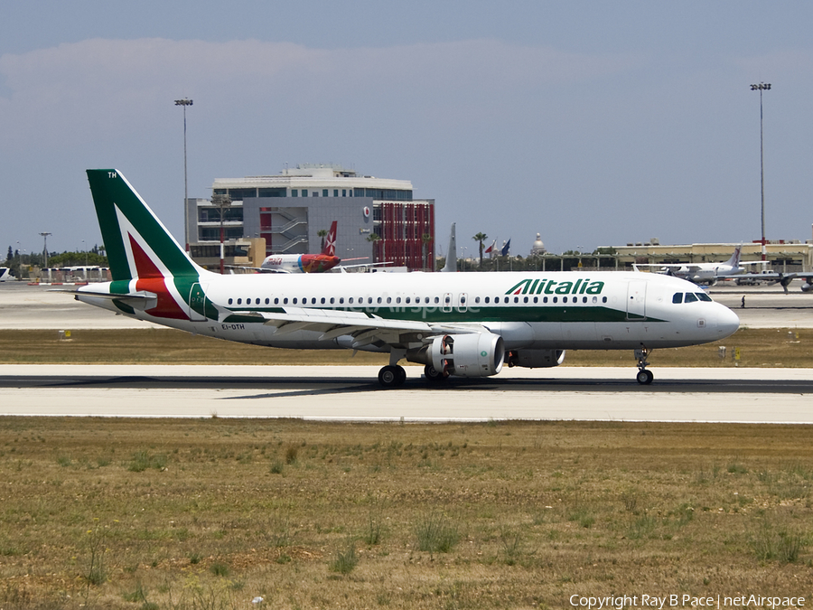 Alitalia Airbus A320-216 (EI-DTH) | Photo 28656