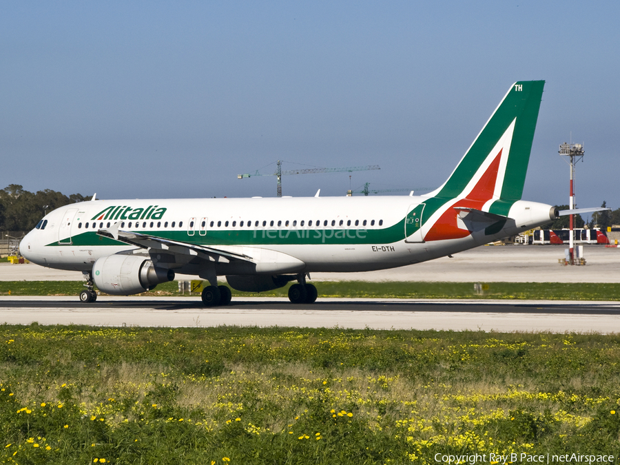 Alitalia Airbus A320-216 (EI-DTH) | Photo 40362