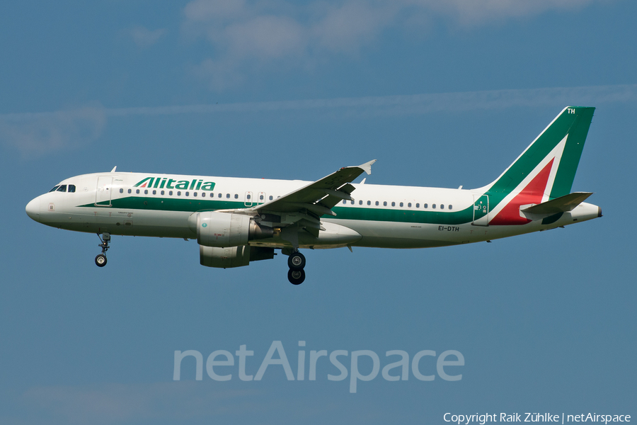 Alitalia Airbus A320-216 (EI-DTH) | Photo 252955