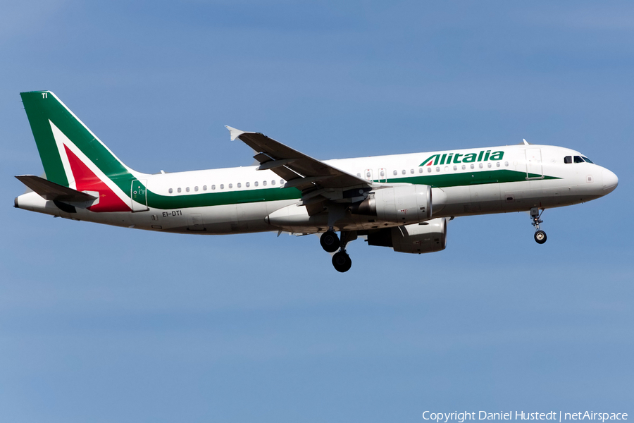 Alitalia Airbus A320-216 (EI-DTI) | Photo 508289