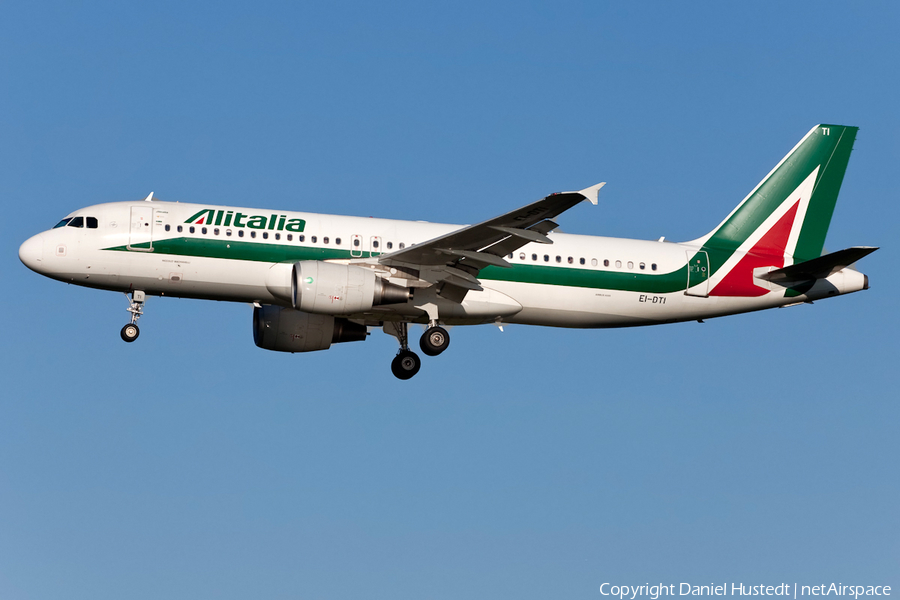 Alitalia Airbus A320-216 (EI-DTI) | Photo 508919