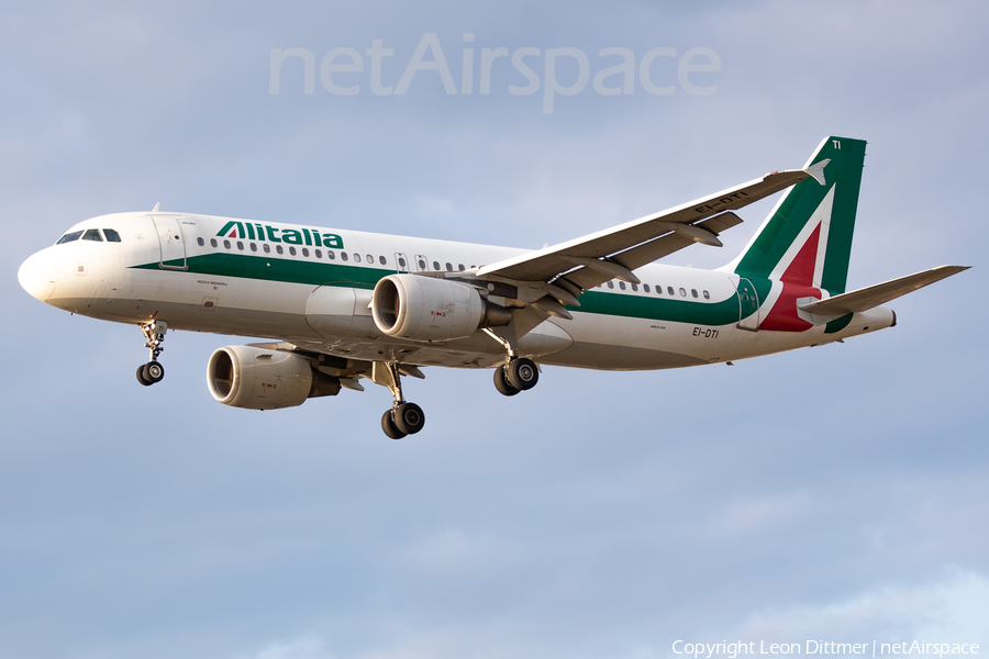 Alitalia Airbus A320-216 (EI-DTI) | Photo 266796