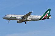 Alitalia Airbus A320-216 (EI-DTJ) at  Berlin - Schoenefeld, Germany