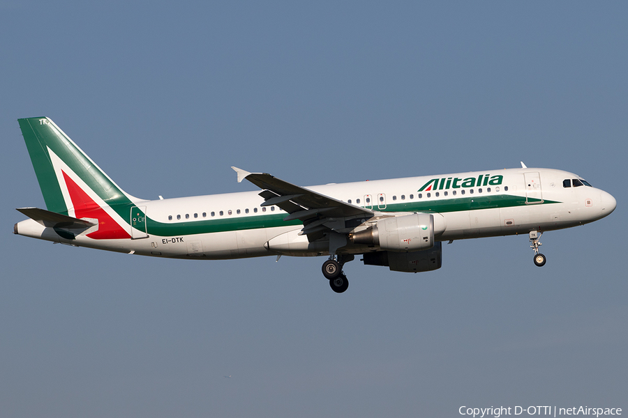 Alitalia Airbus A320-216 (EI-DTK) | Photo 527045