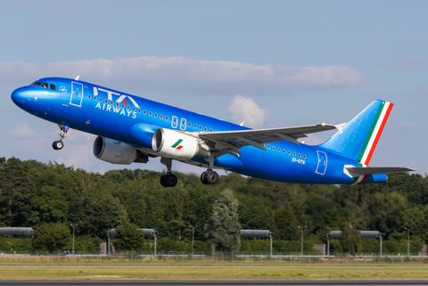 ITA Airways Airbus A320-216 (EI-DTK) at  Hamburg - Fuhlsbuettel (Helmut Schmidt), Germany