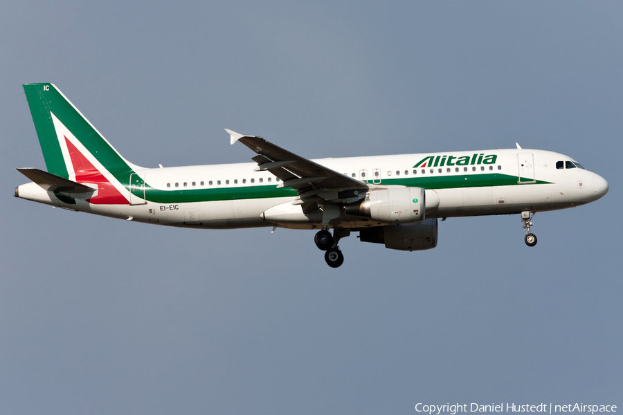 Alitalia Airbus A320-216 (EI-EIC) | Photo 502798