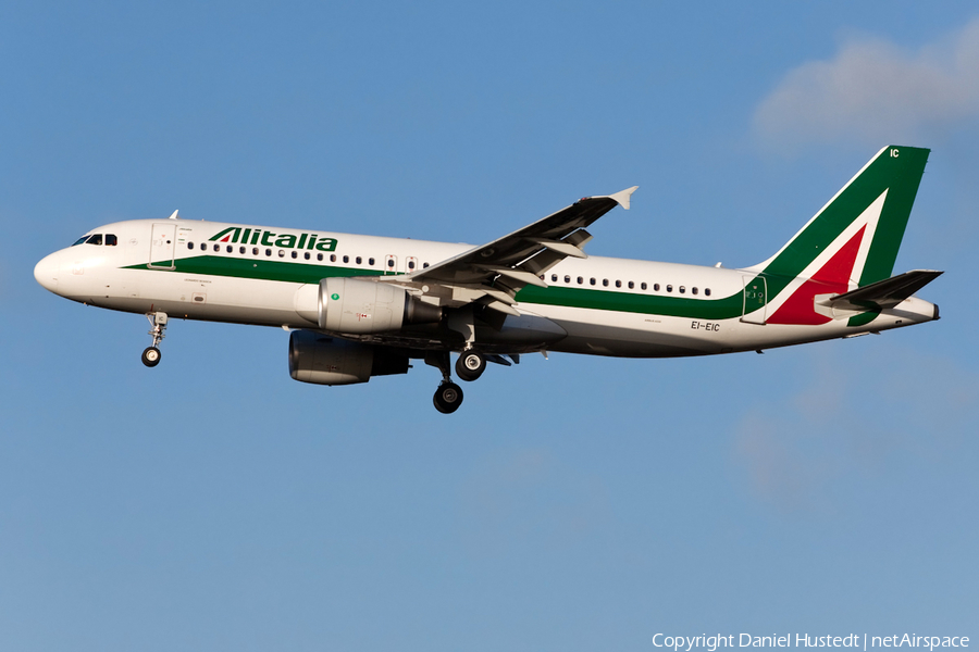 Alitalia Airbus A320-216 (EI-EIC) | Photo 656708