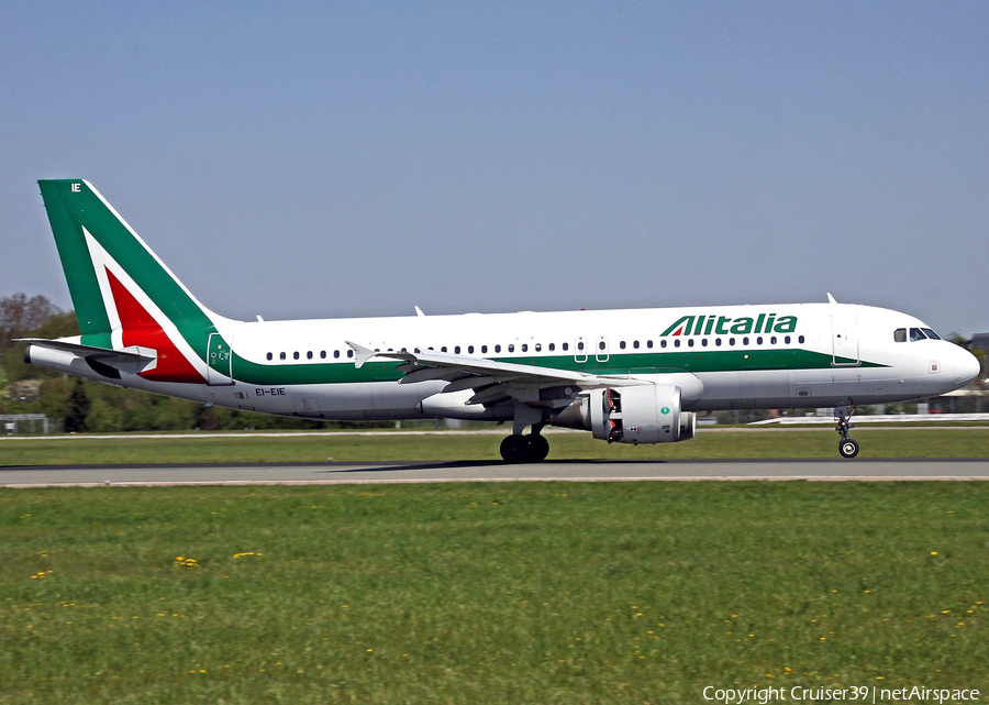 Alitalia Airbus A320-216 (EI-EIE) | Photo 157670