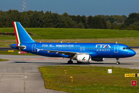 ITA Airways Airbus A320-216 (EI-EIE) at  Hamburg - Fuhlsbuettel (Helmut Schmidt), Germany