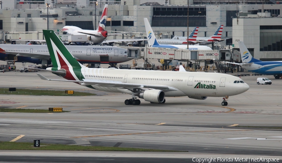 Alitalia Airbus A330-202 (EI-EJG) | Photo 577798