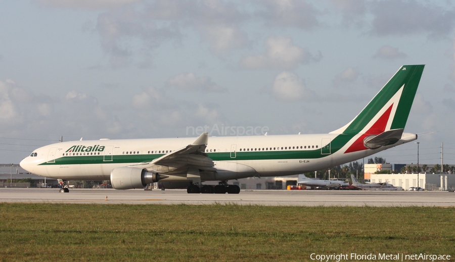 Alitalia Airbus A330-202 (EI-EJH) | Photo 577799