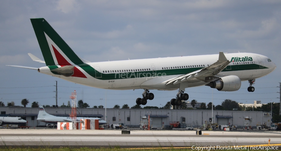 Alitalia Airbus A330-202 (EI-EJI) | Photo 313164