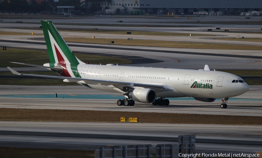 Alitalia Airbus A330-202 (EI-EJI) | Photo 577805