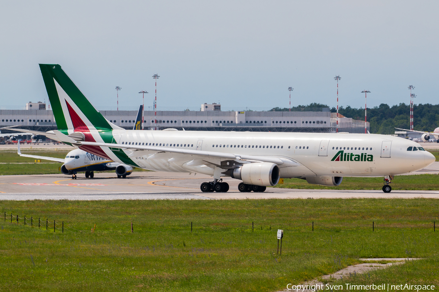 Alitalia Airbus A330-202 (EI-EJI) | Photo 247379