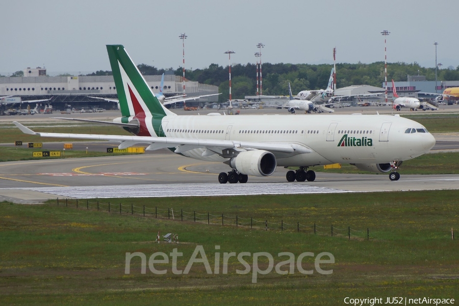 Alitalia Airbus A330-202 (EI-EJI) | Photo 325493