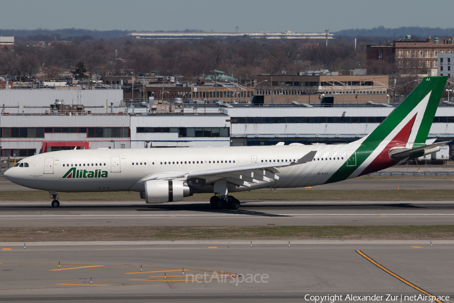 Alitalia Airbus A330-202 (EI-EJJ) | Photo 158364