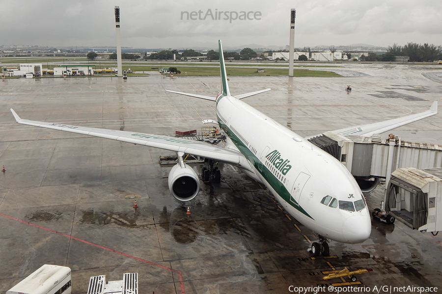 Alitalia Airbus A330-202 (EI-EJK) | Photo 331818