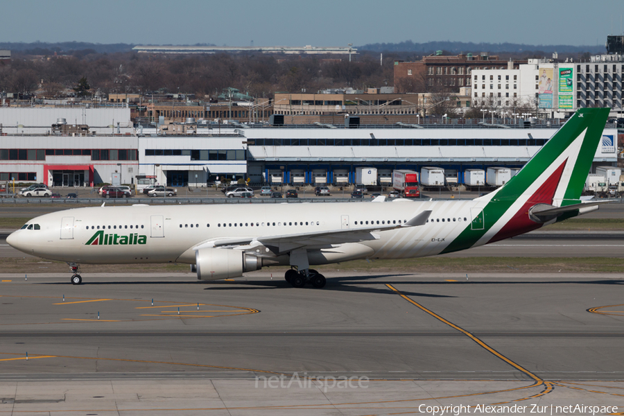 Alitalia Airbus A330-202 (EI-EJK) | Photo 158398