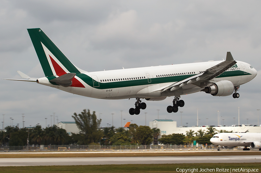 Alitalia Airbus A330-202 (EI-EJK) | Photo 22221