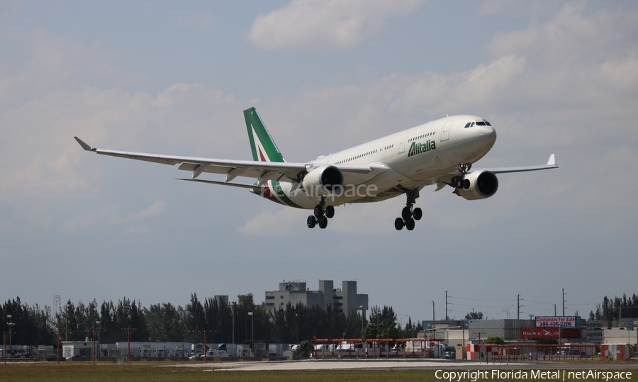 Alitalia Airbus A330-202 (EI-EJK) | Photo 543400