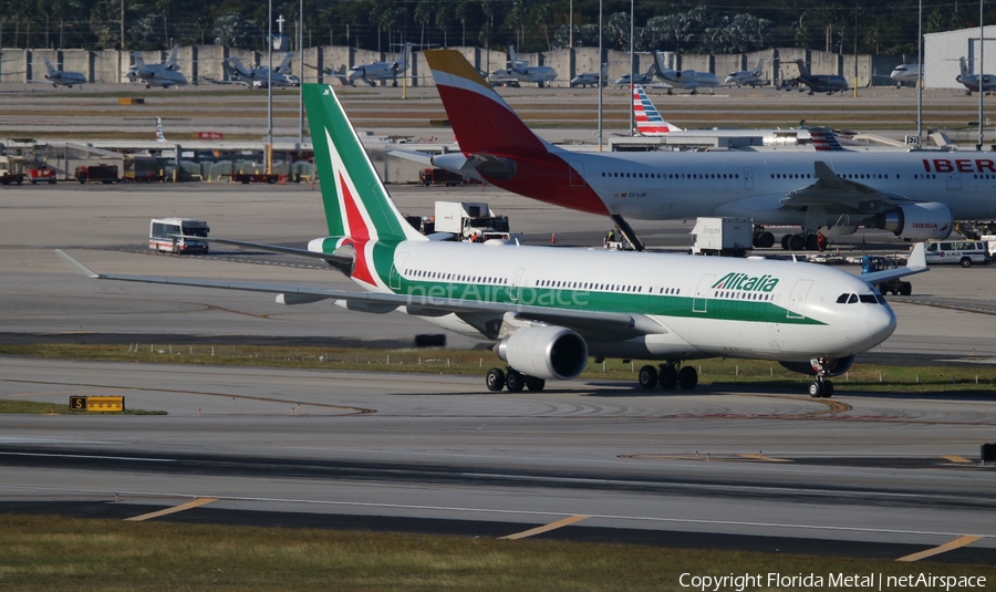 Alitalia Airbus A330-202 (EI-EJN) | Photo 543404