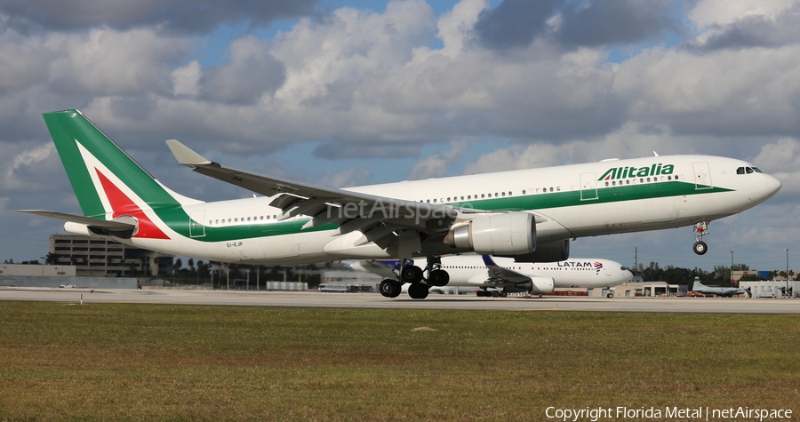 Alitalia Airbus A330-202 (EI-EJP) | Photo 543405