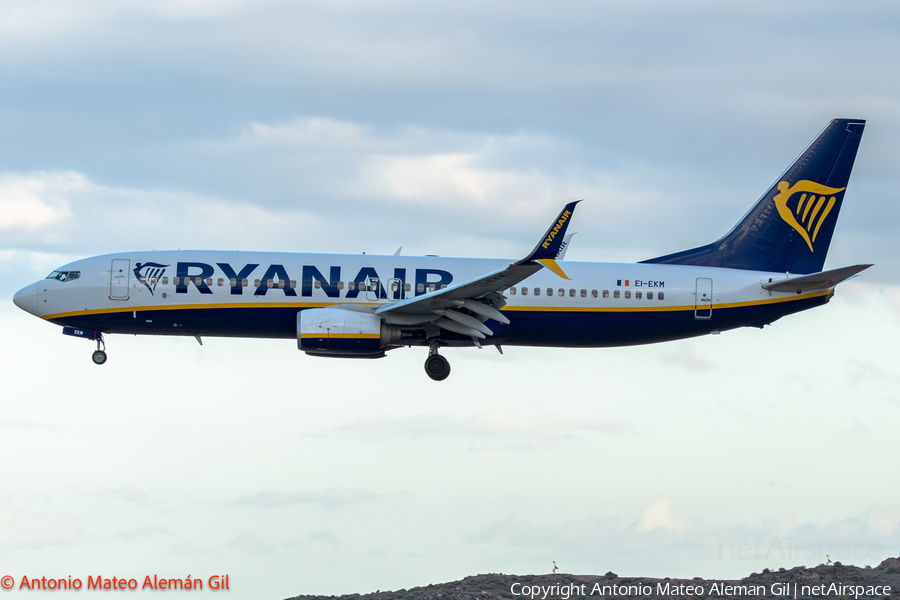 Ryanair Boeing 737-8AS (EI-EKM) | Photo 675044