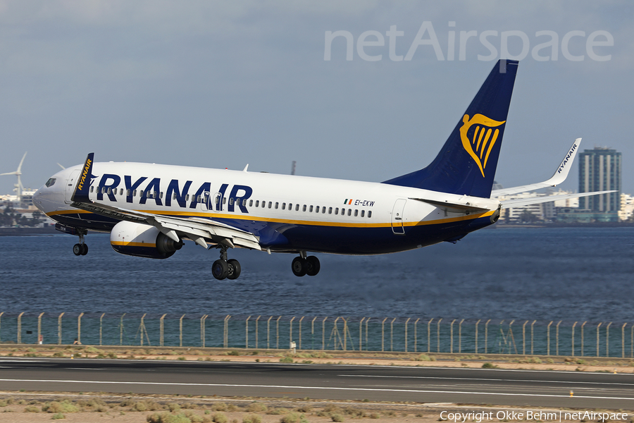 Ryanair Boeing 737-8AS (EI-EKW) | Photo 364087