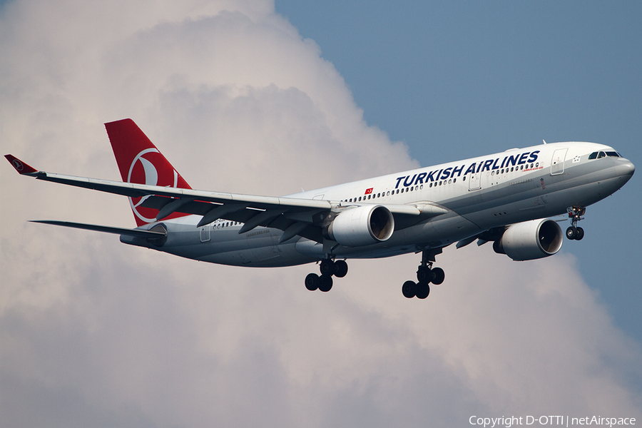 Turkish Airlines (Meridiana) Airbus A330-223 (EI-EZL) | Photo 409805