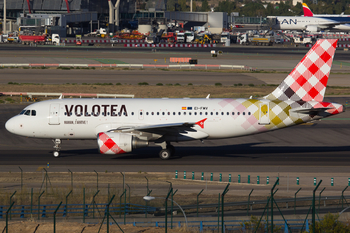 Volotea Airbus A319-111 (EI-FMV) at  Madrid - Barajas, Spain