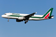 Alitalia Airbus A320-214 (EI-IKF) at  Rome - Fiumicino (Leonardo DaVinci), Italy