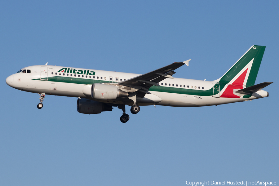 Alitalia Airbus A320-214 (EI-IKL) | Photo 527740