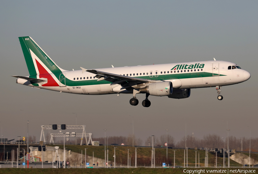 Alitalia Airbus A320-214 (EI-IKU) | Photo 429448