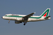 Alitalia Airbus A319-112 (EI-IMB) at  Paris - Charles de Gaulle (Roissy), France