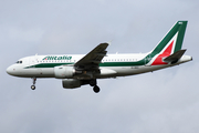 Alitalia Airbus A319-112 (EI-IMO) at  London - Heathrow, United Kingdom