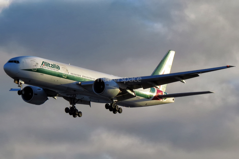 Alitalia Boeing 777-243(ER) (EI-ISA) at  Sao Paulo - Guarulhos - Andre Franco Montoro (Cumbica), Brazil