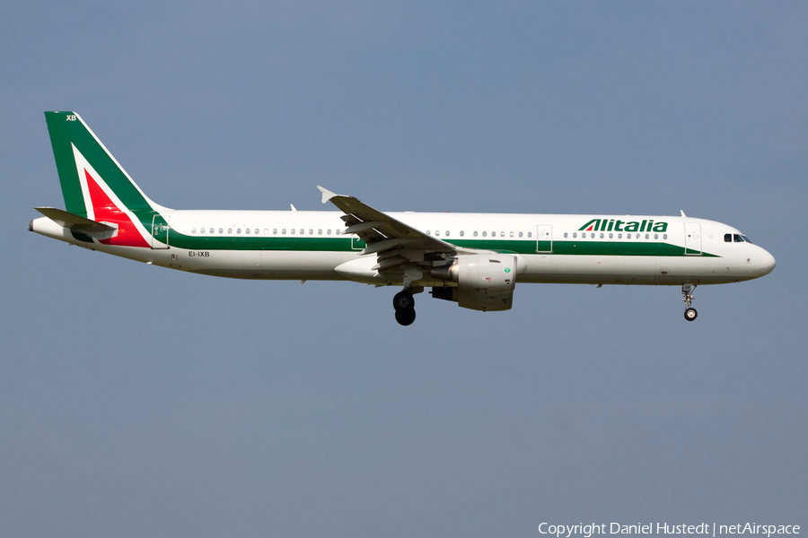 Alitalia Airbus A321-112 (EI-IXB) | Photo 658796