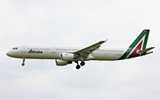 Alitalia Airbus A321-112 (EI-IXH) at  Hamburg - Fuhlsbuettel (Helmut Schmidt), Germany