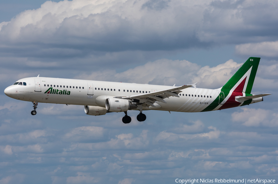 Alitalia Airbus A321-112 (EI-IXH) | Photo 257496