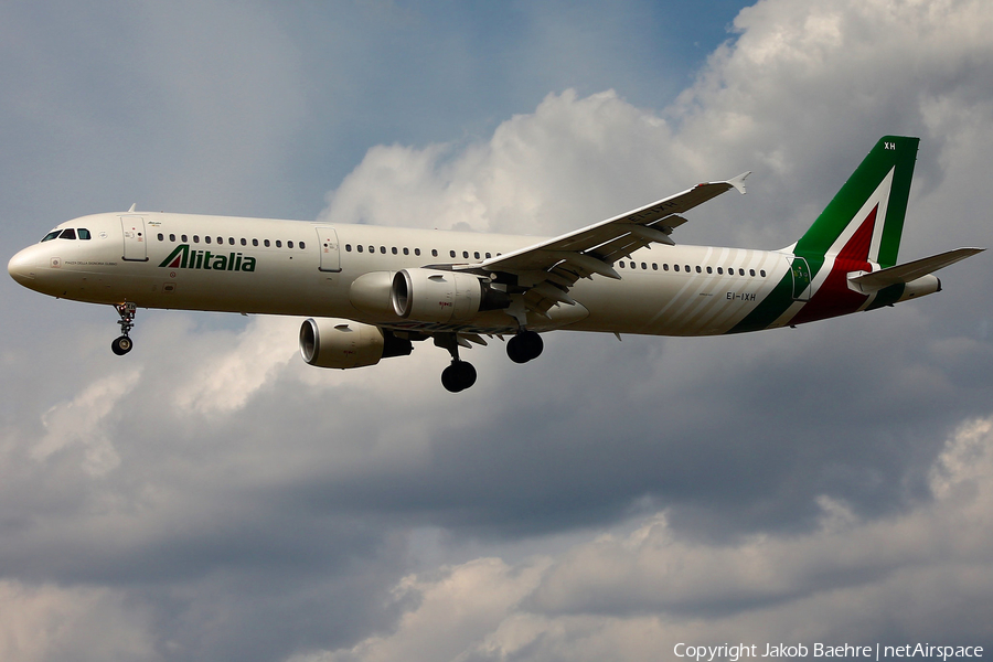 Alitalia Airbus A321-112 (EI-IXH) | Photo 187509
