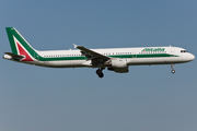 Alitalia Airbus A321-112 (EI-IXJ) at  Amsterdam - Schiphol, Netherlands