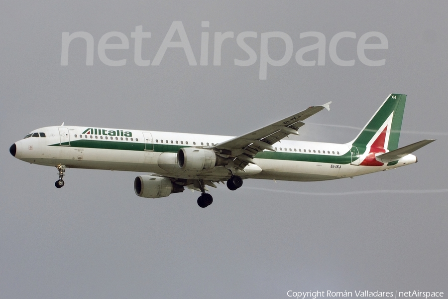 Alitalia Airbus A321-112 (EI-IXJ) | Photo 337486