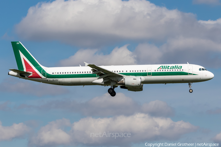 Alitalia Airbus A321-112 (EI-IXV) | Photo 90031