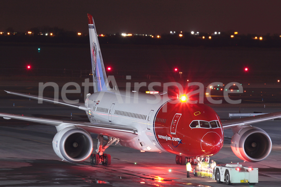 Norwegian Air Shuttle Boeing 787-8 Dreamliner (EI-LNE) at  New York - John F. Kennedy International, United States