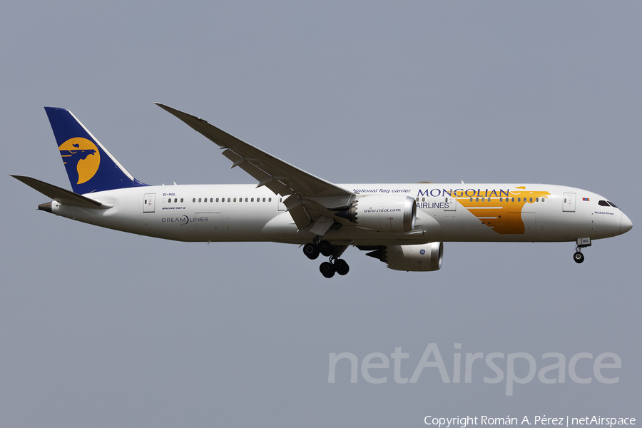 MIAT Mongolian Airlines Boeing 787-9 Dreamliner (EI-MGL) | Photo 660344